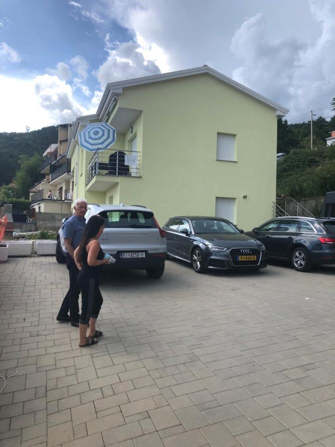 Una Lovran Extérieur photo